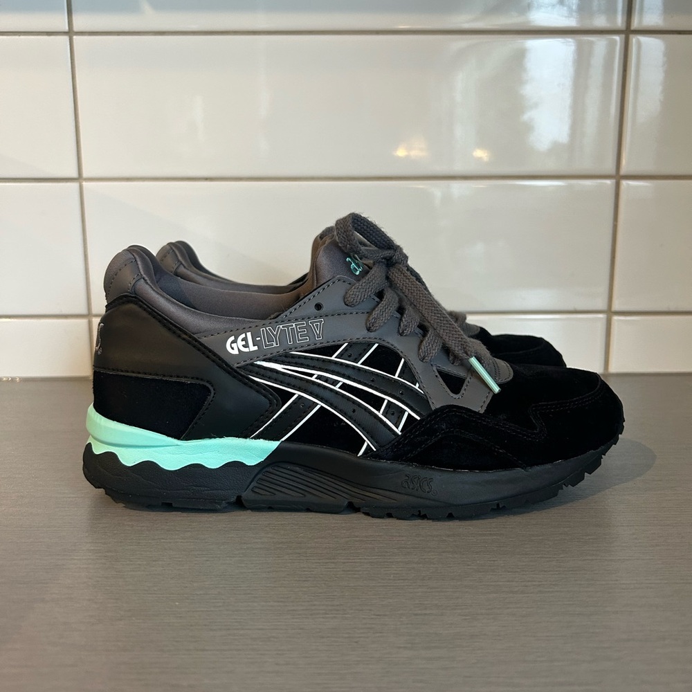 Asics Gel Lyte 5 Stylish Gray and Black Sneakers